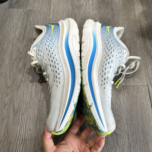 Athletic_Shoes